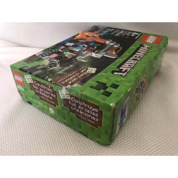 LEGO 21113 Minecraft The Cave - Steve Zombie Spider - Picture 3 of 7